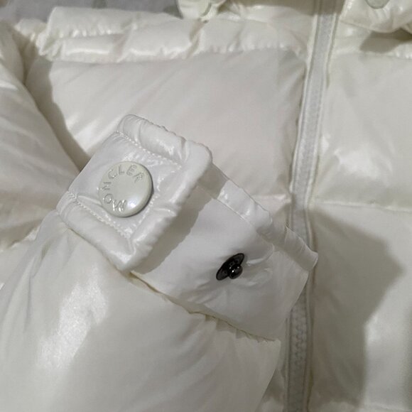 Moncler White Unisex Down Jacket With Hood - Picture 5 of 10